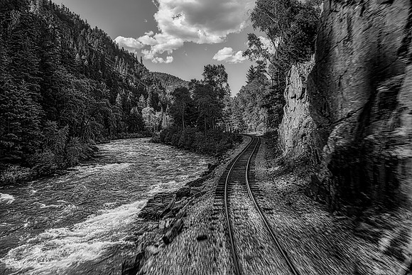 DSNGRR traveling along the Animas River