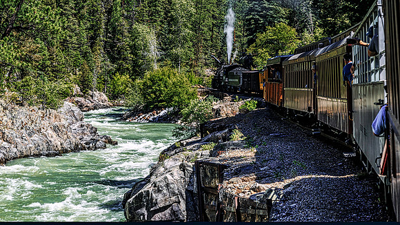DSNGRR stopped along the Animas River
